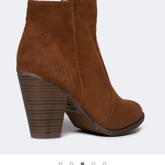 Breckelles Tan Suede Ankle Booties - Picture 3 of 9